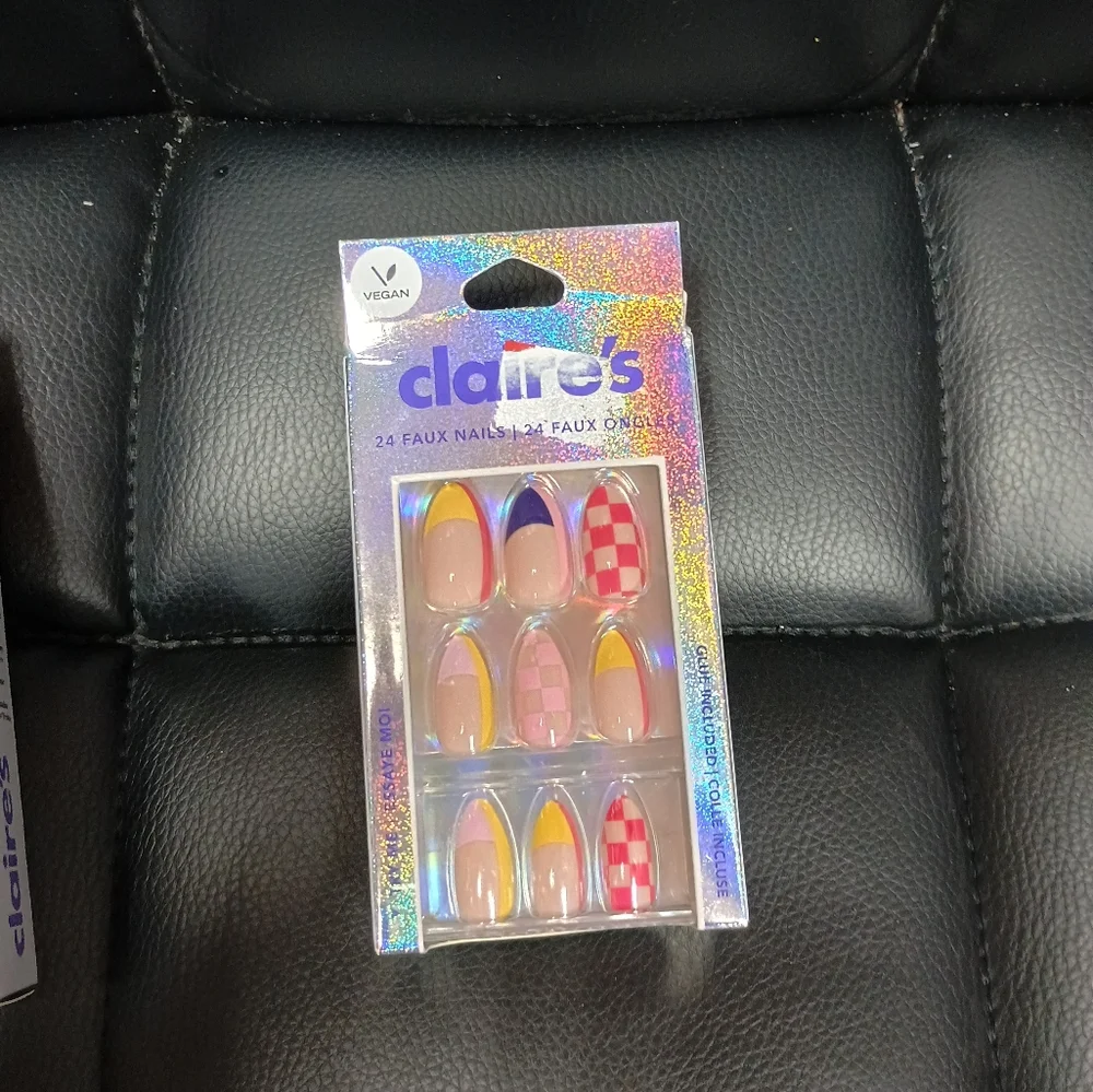 🆕 4 Sets of Nails - Picture 3 of 5